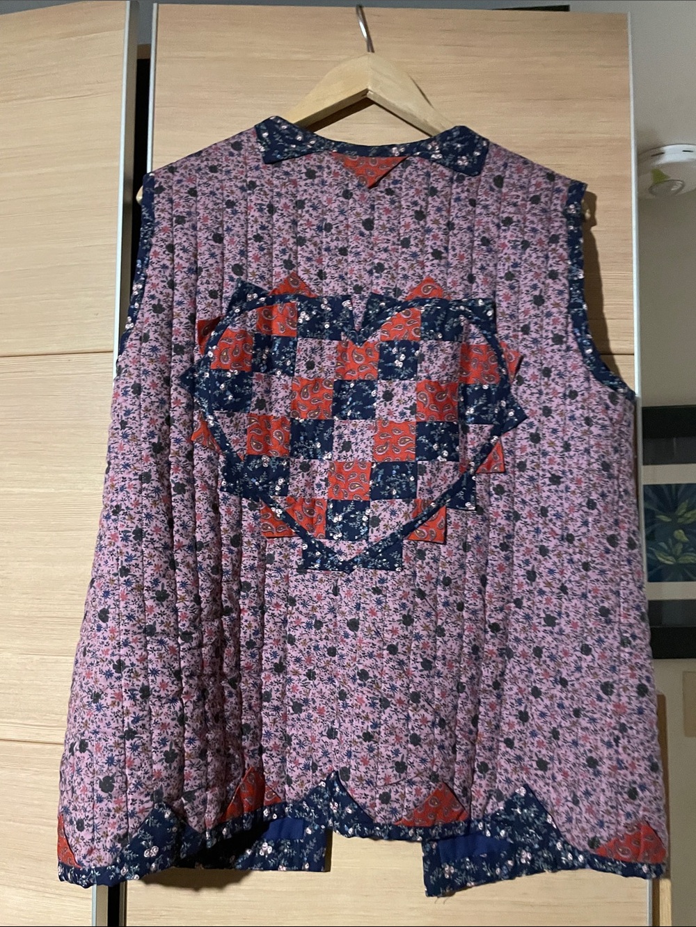 Vintage Handmade Quilted Patchwork Vest – Floral & Paisley Bird size L - Picture 4 of 14
